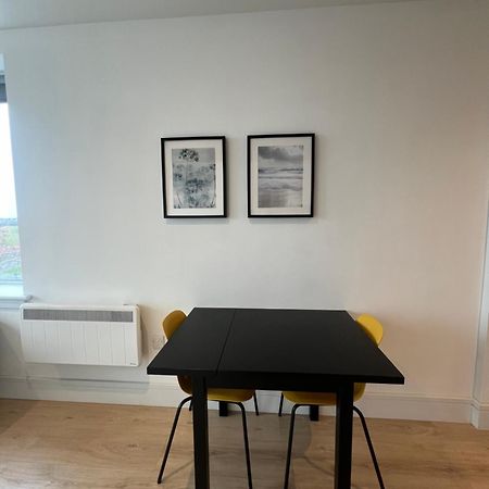 London Heathrow Airport Apartment Voyager House Terminal 12345 - Ev Electric And Parking Available! Хилингдън Екстериор снимка