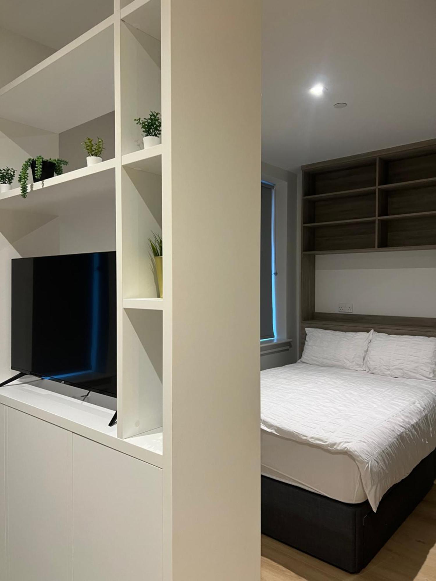 London Heathrow Airport Apartment Voyager House Terminal 12345 - Ev Electric And Parking Available! Хилингдън Екстериор снимка