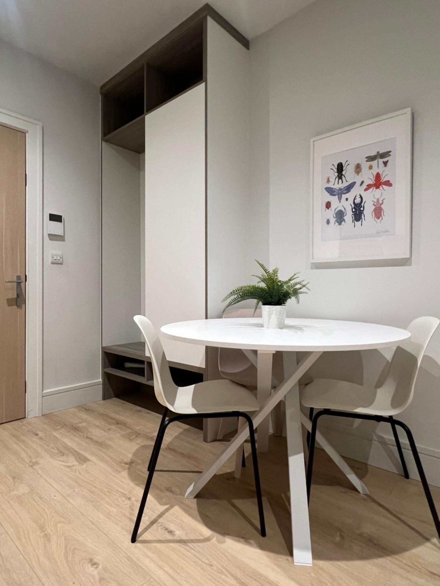London Heathrow Airport Apartment Voyager House Terminal 12345 - Ev Electric And Parking Available! Хилингдън Екстериор снимка
