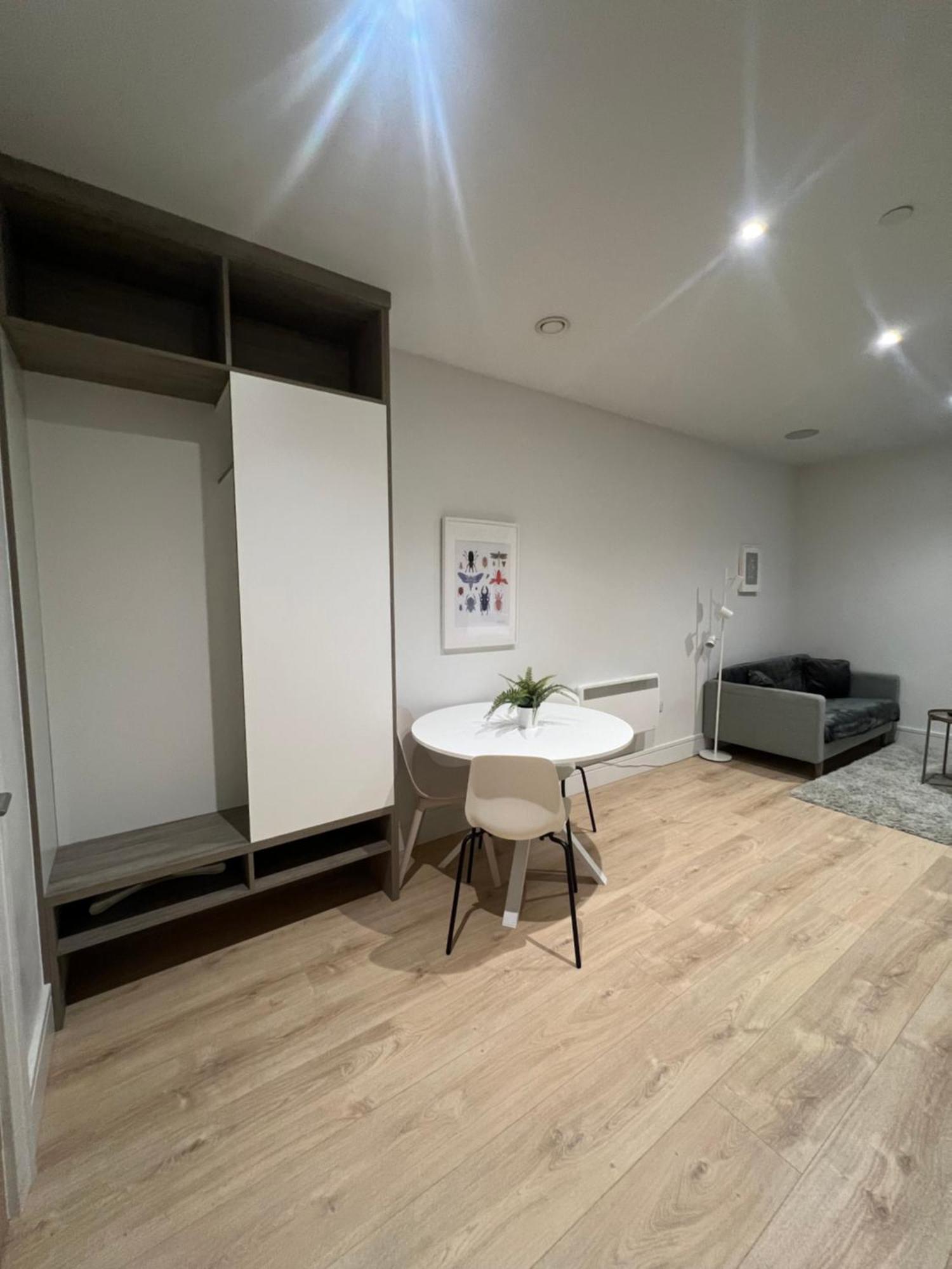 London Heathrow Airport Apartment Voyager House Terminal 12345 - Ev Electric And Parking Available! Хилингдън Екстериор снимка