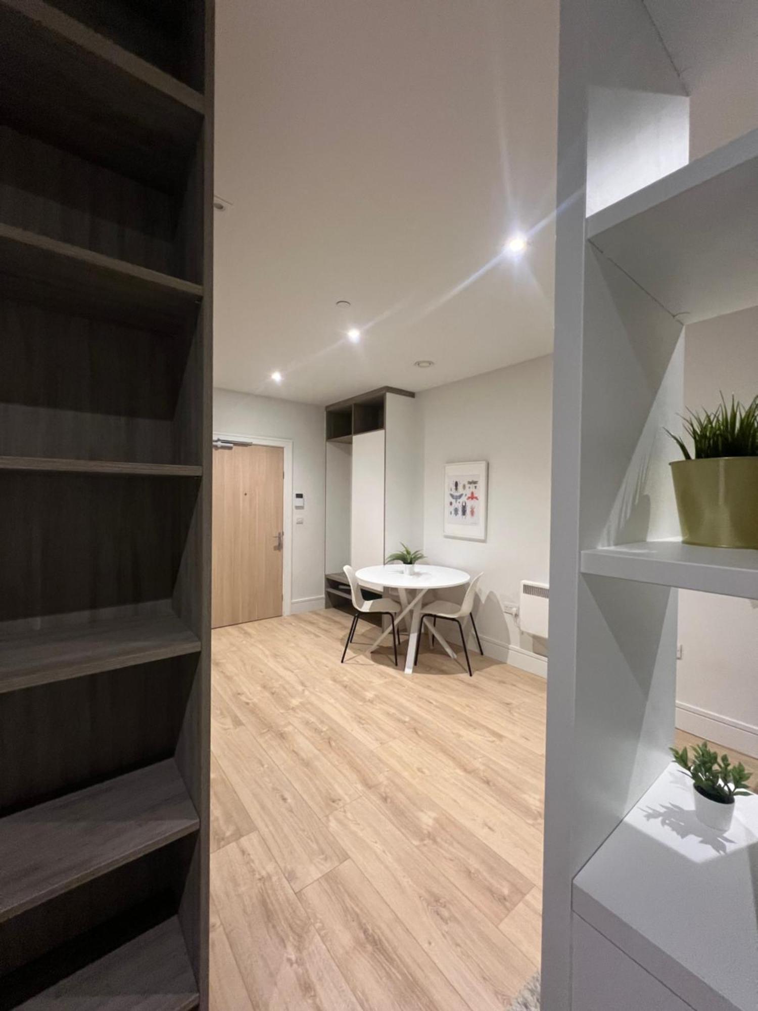 London Heathrow Airport Apartment Voyager House Terminal 12345 - Ev Electric And Parking Available! Хилингдън Екстериор снимка